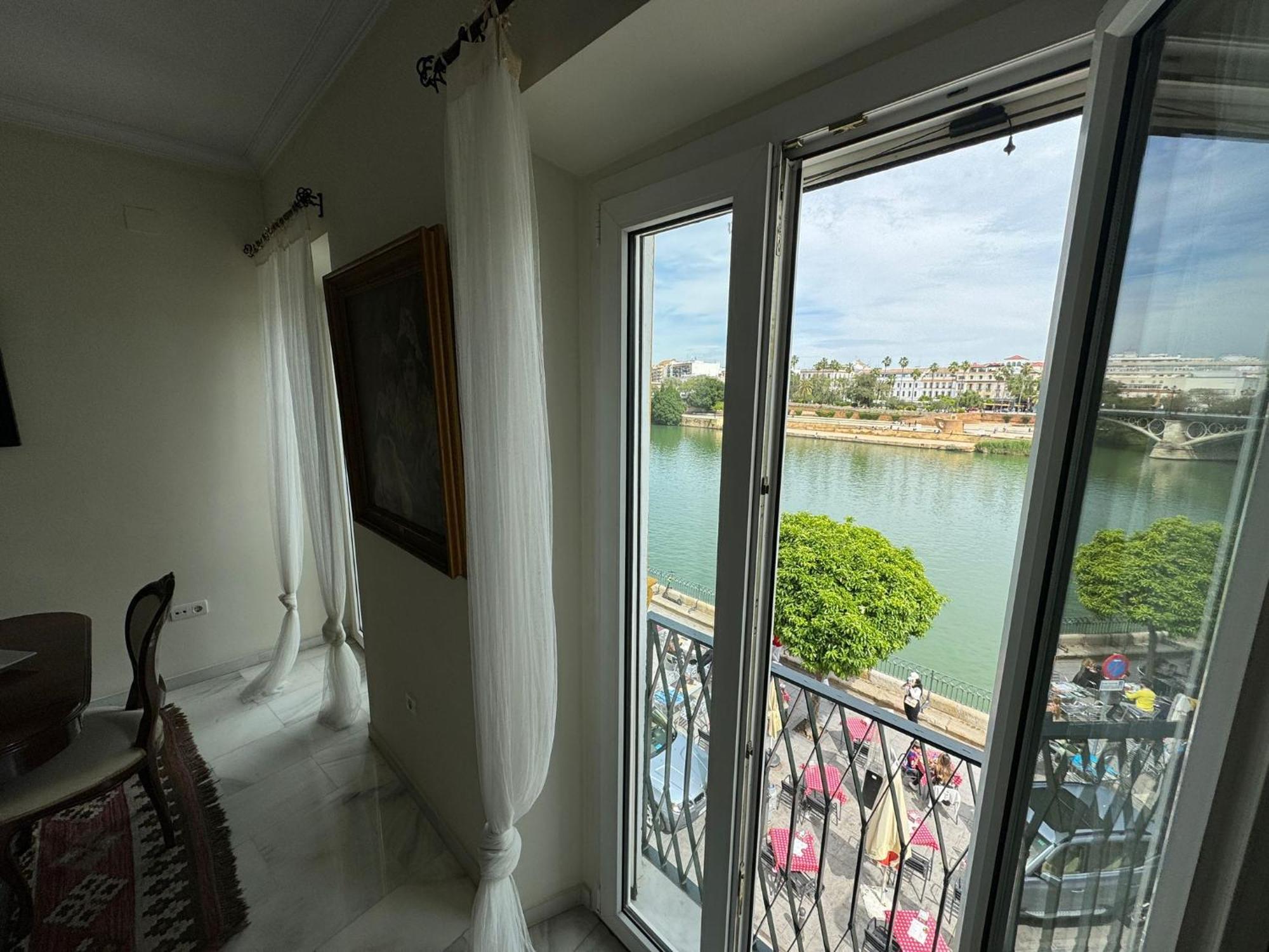 塞维利亚Wonderful Duplex In Calle Betis公寓 外观 照片